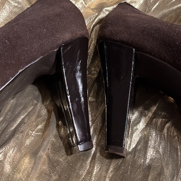 Brown suede, brown patent trim - Picture 7 of 8